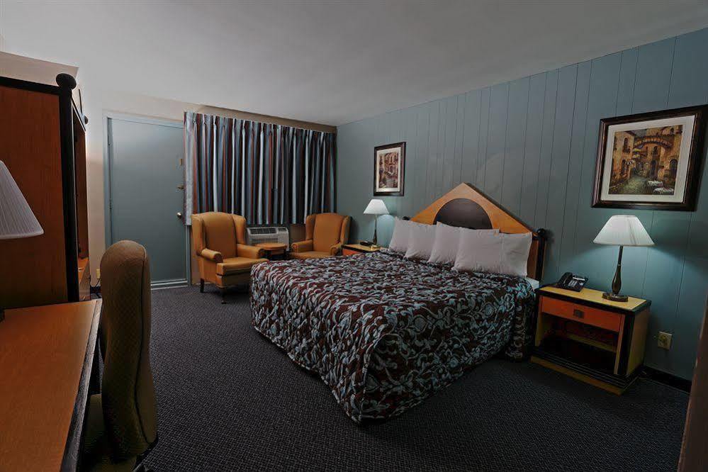Belmont Inn Sudbury Esterno foto